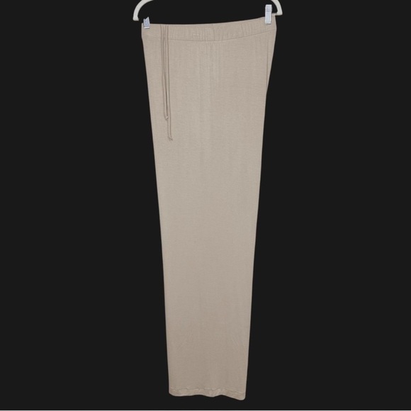 SKIMS Women's Lounge Pants - Picture 3 of 5